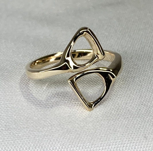 Two stirrups joined in gold. Inspired by the enduring partnership between horse and rider, this 14k Gold Double Stirrup Ring transforms an equestrian classic into a timeless heirloom.