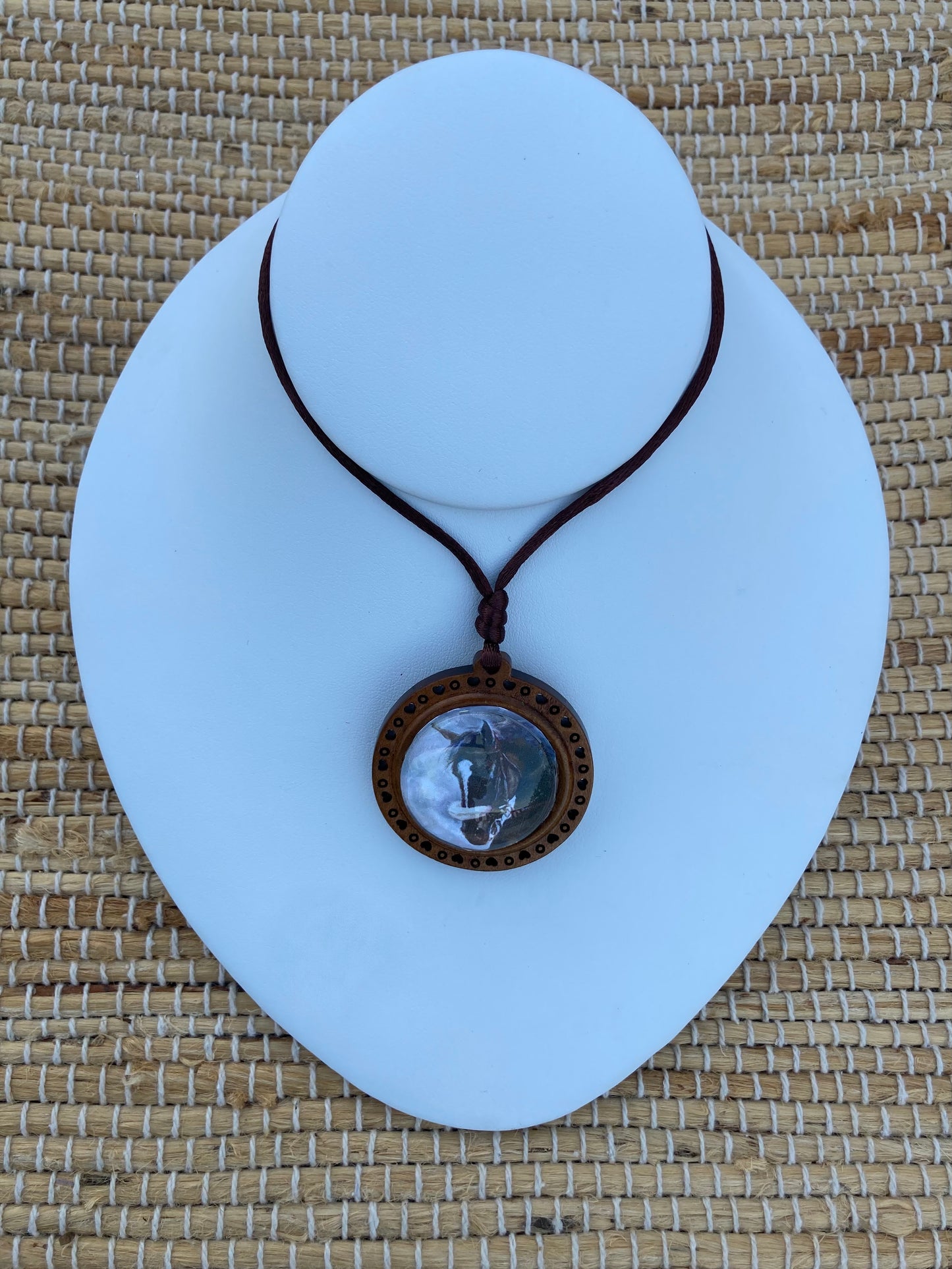 Zenyatta Equestrian Keepsake Pendant featuring original artwork by Salina Ramsay beneath a crystal setting.