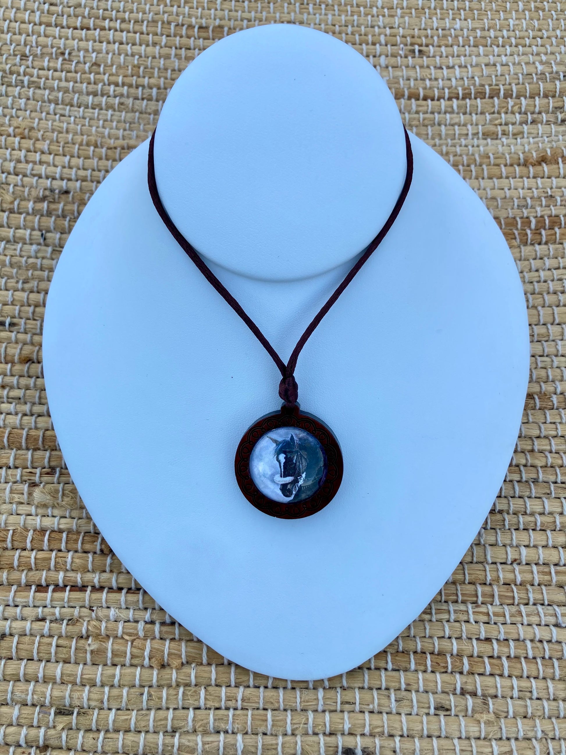 Zenyatta Equestrian Keepsake Pendant featuring original artwork by Salina Ramsay beneath a crystal setting.