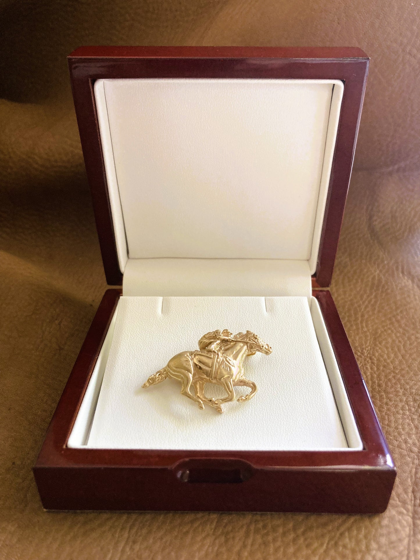 Secretariat Solid 14k Gold Pin